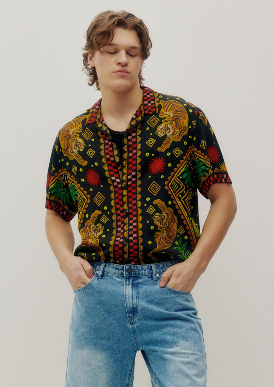 Beach Shirt (Black Tiger)
